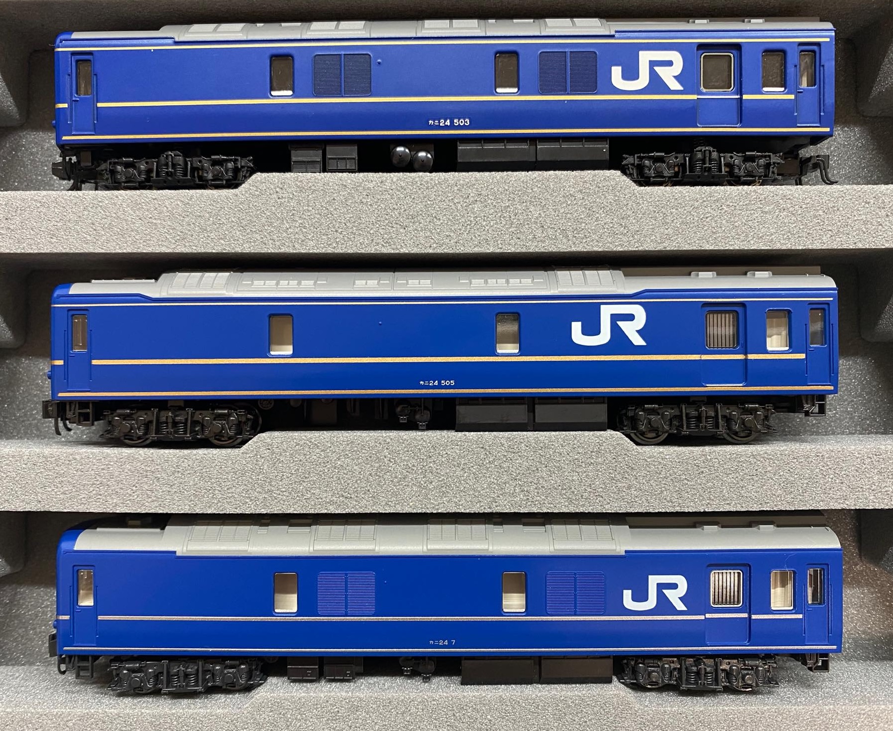 24系 北斗星 比較（TOMIX旧製品、KATO最新版) : 鉄道情景草案