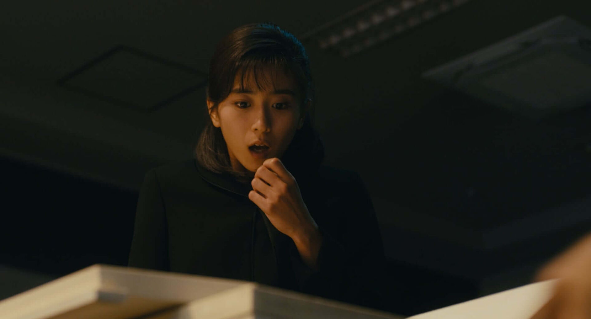 黒島結菜 井之脇海演じるカップルに迫る 長髪の女 の正体とは Netflix 呪怨 呪いの家 の本編映像 場面写真が解禁 ばくばくどりーむブログ 黒島結菜 井之脇海演じるカップルに迫る 長髪の女 の正体とは Netflix 呪怨 呪いの家 の本編映像 場面写真が解禁 ばくばくどりーむブログ