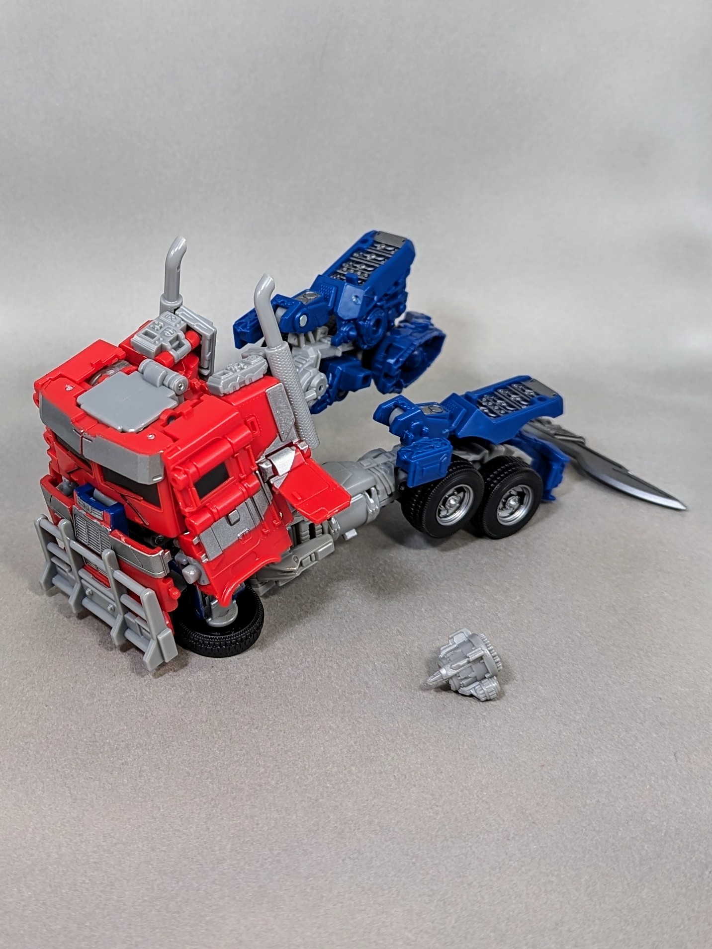 レビュー TF BUZZWORTHY BUMBLEBEE オプティマス・プライム(ROTB レビュー TF BUZZWORTHY BUMBLEBEE オプティマス・プライム(ROTB