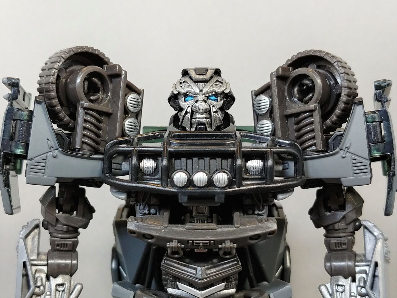 レビュー TF BUZZWORTHY BUMBLEBEE N.E.S.T. オートボット