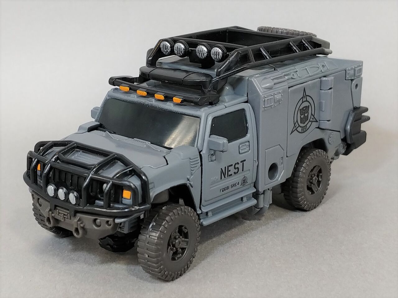 レビュー TF BUZZWORTHY BUMBLEBEE N.E.S.T. オートボット レビュー TF BUZZWORTHY BUMBLEBEE N.E.S.T. オートボット