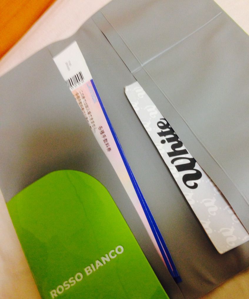 みんな チケットって何に入れてるの 真っ白な藤田