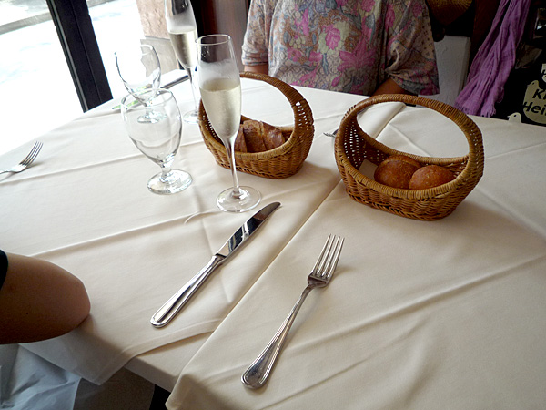 妻の誕生日食事会で横浜のイタリアンランチへ 日々睡眠不足