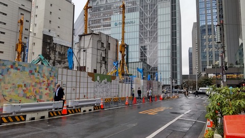 建設現場、動いています