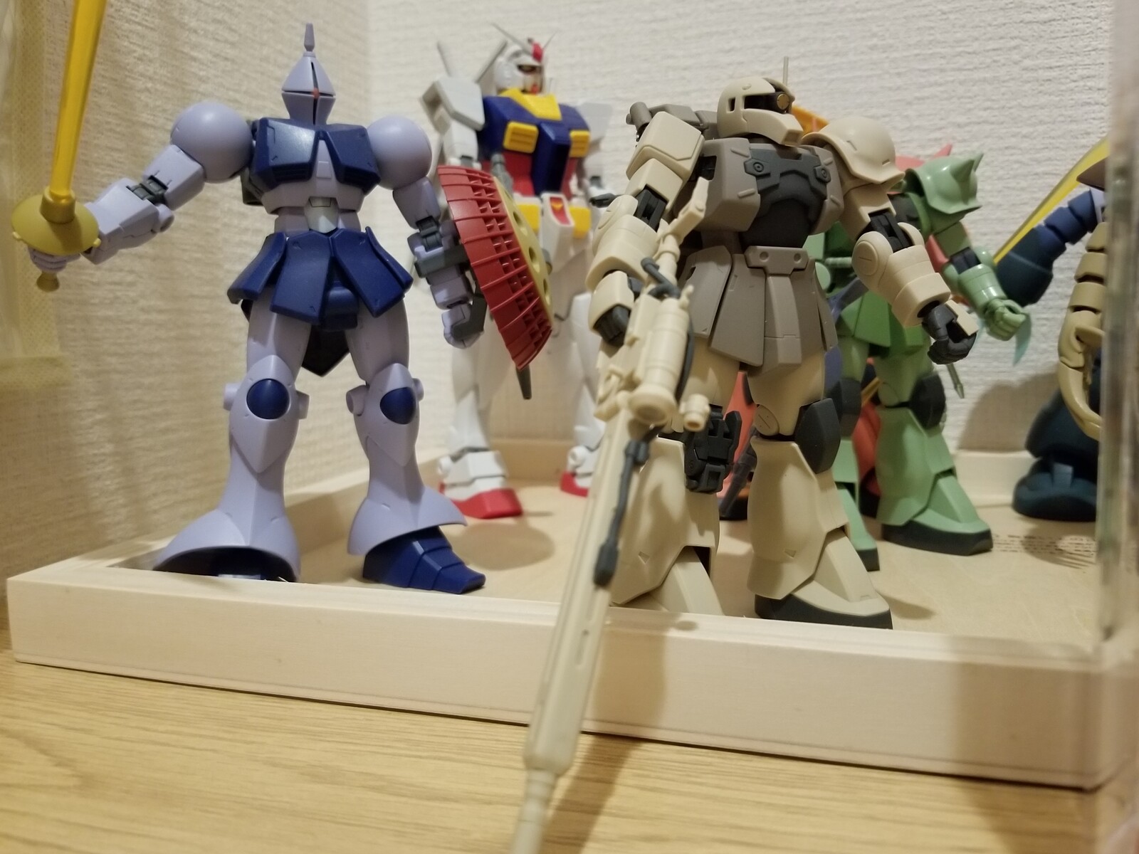 ガンプラを飾る 夢の超特急 趣味と旅と色々と