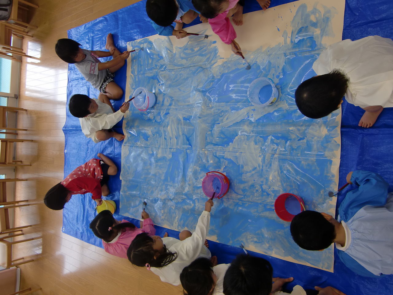 絵の具遊び りす組 富士見すくすく保育園
