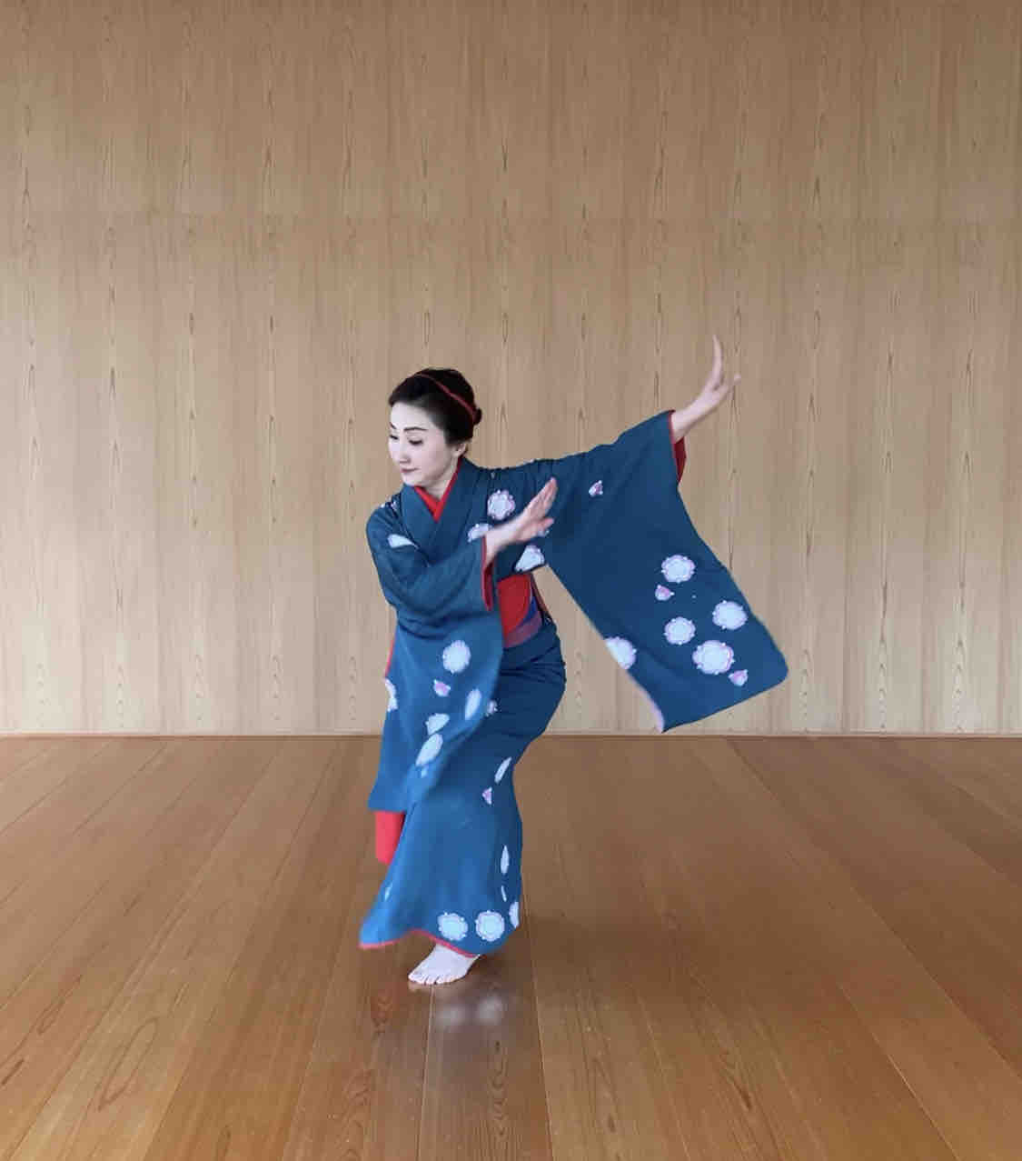 夢追う子 ハレの日への道しるべ 日本舞踊教室 藤の妃会 いとし 藤間晃妃 夢追う子 ハレの日への道しるべ 日本舞踊教室 藤の妃会 いとし 藤間晃妃