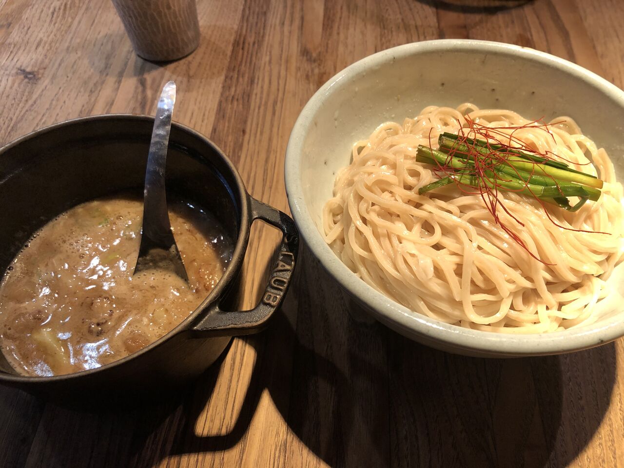 和醸良麺 すがり 「もつつけ麺」