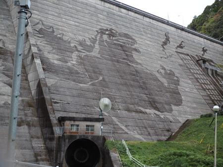 2024.12.07 嬉野市 岩屋川内ダムのゴジラPC080049