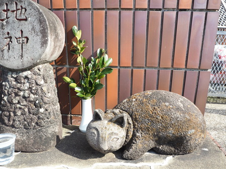 1−諫早駅近くの猫神様PB103142