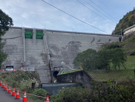 2024.12.07 嬉野市 岩屋川内ダムのゴジラIMG_1728