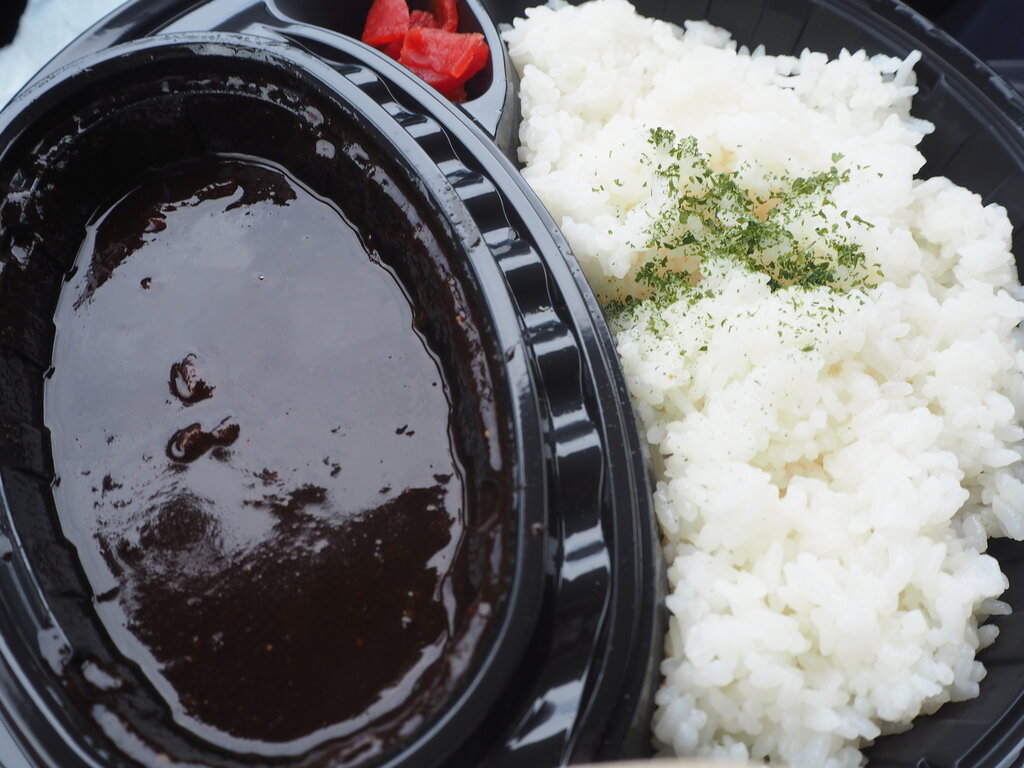 期間限定 ワンコイン牛すじ黒カレー 黒丸カレー 雲仙市小浜町 長崎 諫早市民 ふくちゃんの食う 寝る 遊ぶ日記