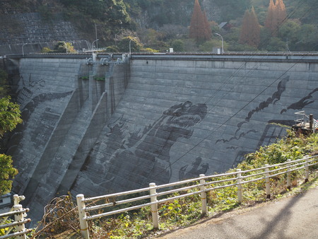 2024.12.07 嬉野市 岩屋川内ダムのゴジラPC080130