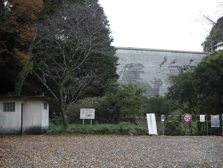 2024.12.07 嬉野市 岩屋川内ダムのゴジラPC080005