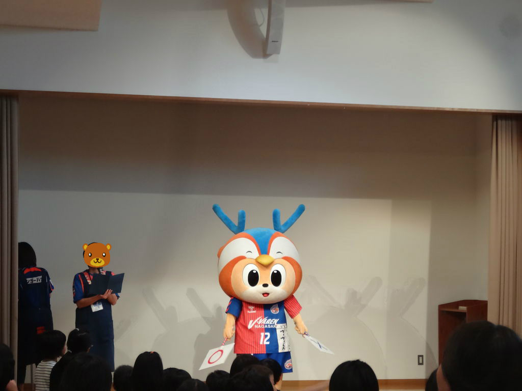Vファーレン長崎 ヴィヴィくんが諫早図書館にやって来た 長崎 諫早市民 ふくちゃんの食う 寝る 遊ぶ日記
