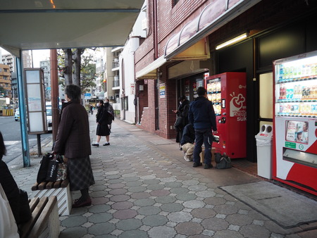 2022.01.17 長崎市 肉のマルシン自動販売機PC040732