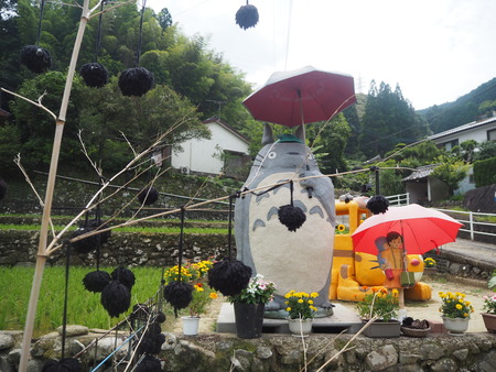 2021.07.05 長崎市トトロのバス停P7027343