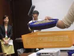 ���-����