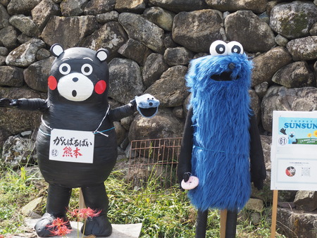 鬼木棚田まつり くまモンとスンスンP1010118