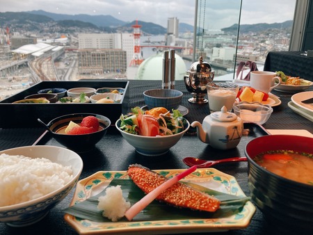 2022.08.15 Ĺºê»ÔÊõÄ®¡¡¥¶¡¦¥°¥í¡¼¥Ð¥ë¥Ó¥å¡¼Ä¹ºêIMG_9482