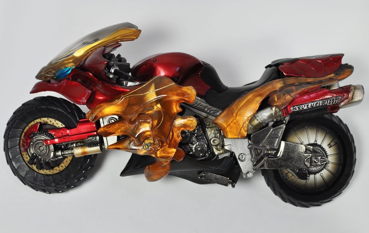 ②vol.40仮面ライダーアギト＆マシントルネイダー トルネイダー編