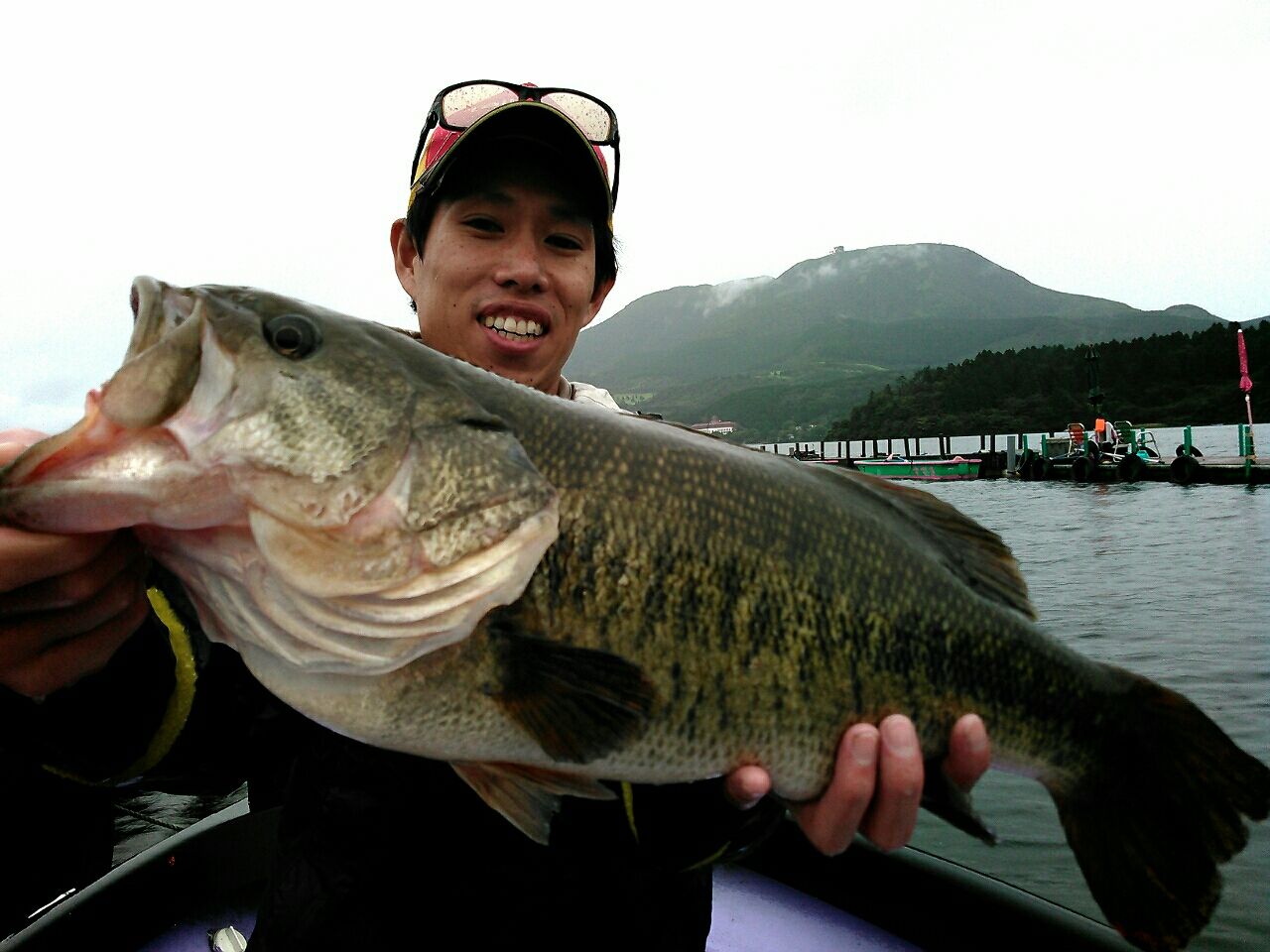 古田さん トップでブラックバス50cm Up はお見事 芦ノ湖 福井釣船店