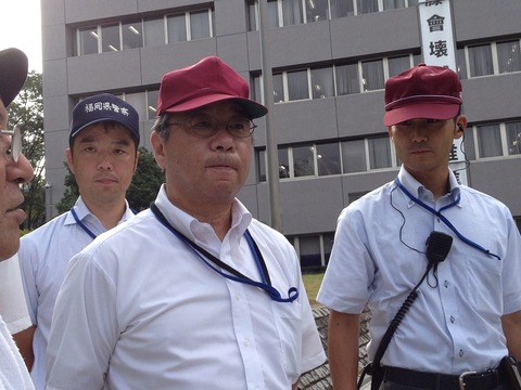 朝重警部と中村警備課管理官（警視）