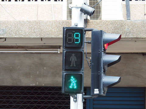 信号機 歩行者 横断 押ボタン