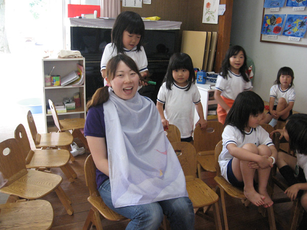 床屋さんごっこ ふくの青葉幼稚園