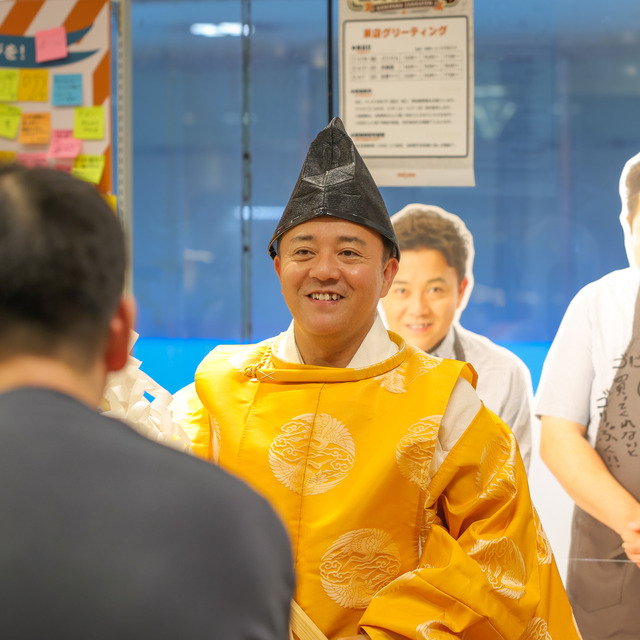 パラシュート部隊 斉藤優さんが「ゴリパラ雑貨店」2026年 インキューブ天神店にて、“斉藤大明神”ご祈祷グリーティング。