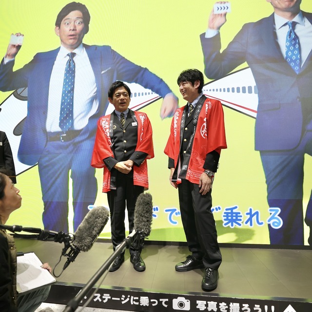 博多華丸・大吉さんがJR博多駅で「華大どんたく」をPR