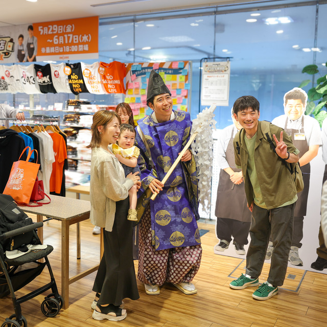 パラシュート部隊 矢野ぺぺさんが「ゴリパラ雑貨店」2026年 インキューブ天神店にて、“ぺぺ大明神”ご祈祷グリーティング。