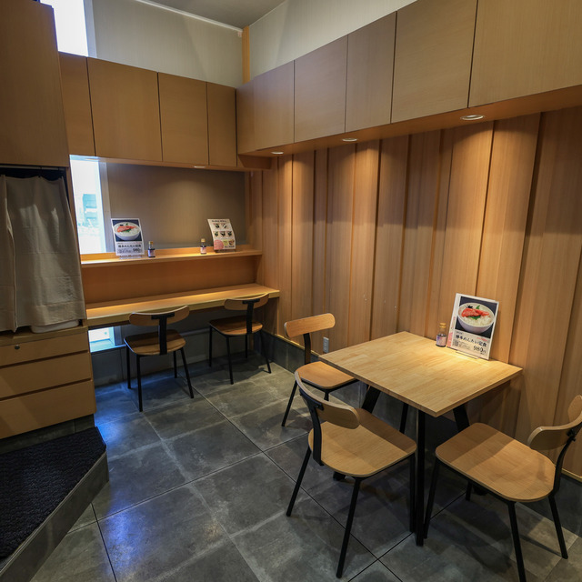 SUSHI ROLL HUG 福岡空港店（スシロール ハグ）