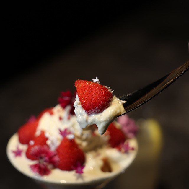 イチゴの花畑パフェ Remake easy博多天神