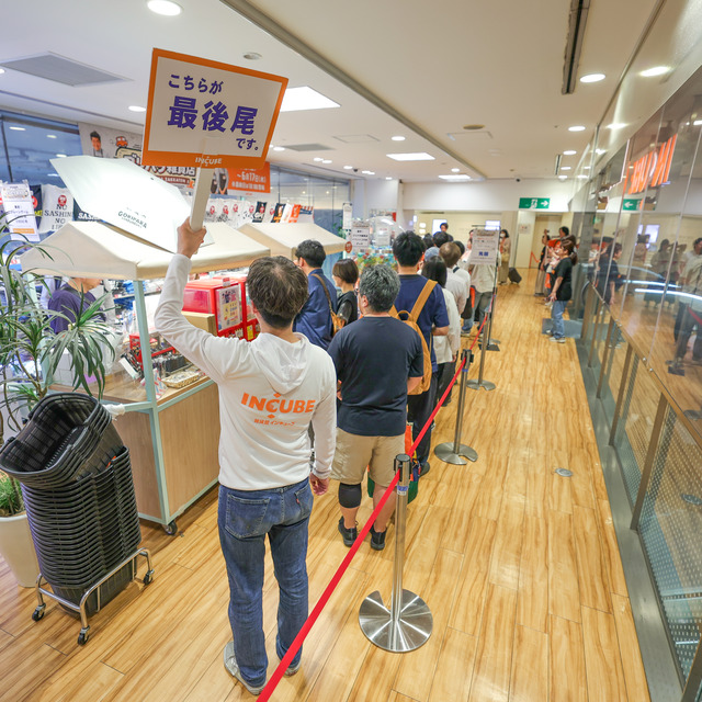 ゴリけんさんが「ゴリパラ雑貨店」2026年 インキューブ天神店にて、“ゴリ大明神”ご祈祷グリーティング。