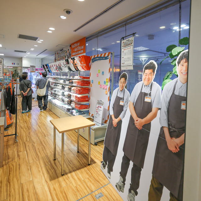 ゴリけんさんが「ゴリパラ雑貨店」2026年 インキューブ天神店にて、“ゴリ大明神”ご祈祷グリーティング。