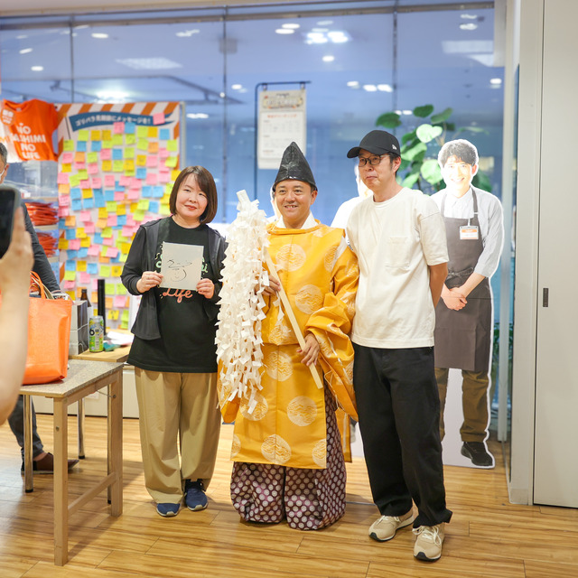 パラシュート部隊 斉藤優さんが「ゴリパラ雑貨店」2026年 インキューブ天神店にて、“斉藤大明神”ご祈祷グリーティング。