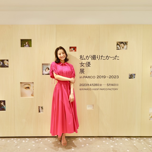 高田里穂さんが福岡パルコに来場「私が撮りたかった女優展」