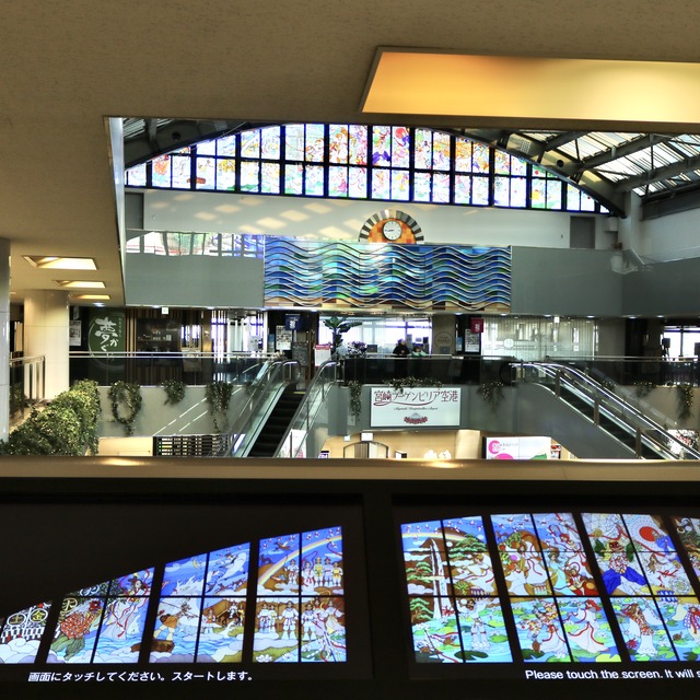 宮崎ブーゲンビリア空港の日向神話ステンドグラスの見学タッチパネル