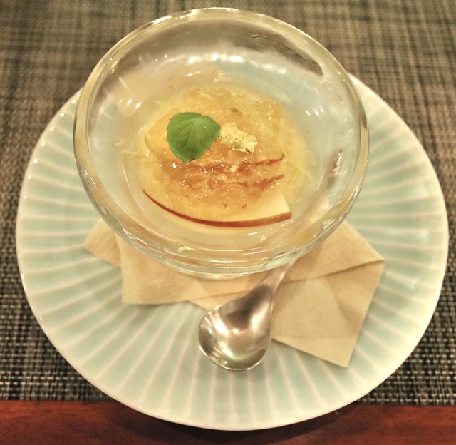 薬膳ブイヨン鍋酒場「食労寿(クロス)」福岡・薬院