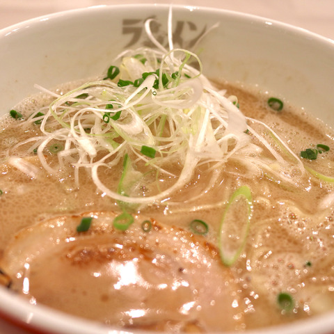福岡空港「ラーメン海鳴」ラーメン滑走路