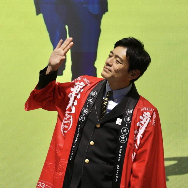 博多華丸・大吉さんがJR博多駅で「華大どんたく」をPR
