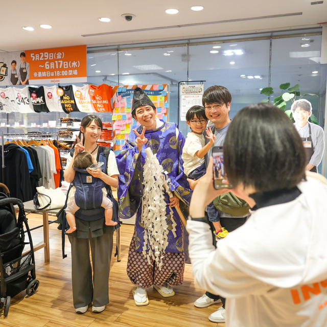 パラシュート部隊 矢野ぺぺさんが「ゴリパラ雑貨店」2026年 インキューブ天神店にて、“ぺぺ大明神”ご祈祷グリーティング。