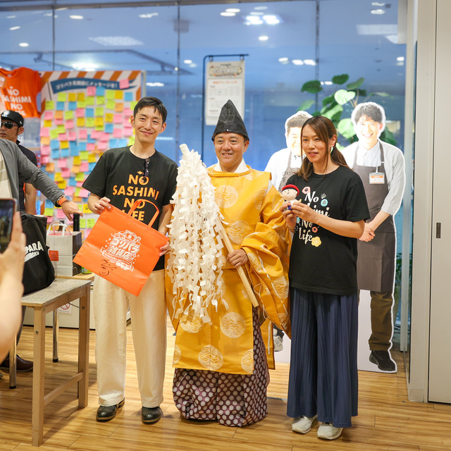 パラシュート部隊 斉藤優さんが「ゴリパラ雑貨店」2026年 インキューブ天神店にて、“斉藤大明神”ご祈祷グリーティング。