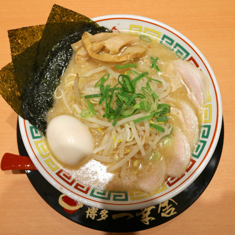 福岡空港「博多一幸舎」ラーメン滑走路