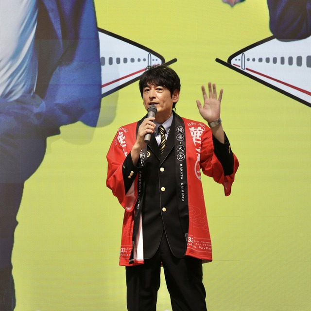 博多華丸・大吉さんがJR博多駅で「華大どんたく」をPR