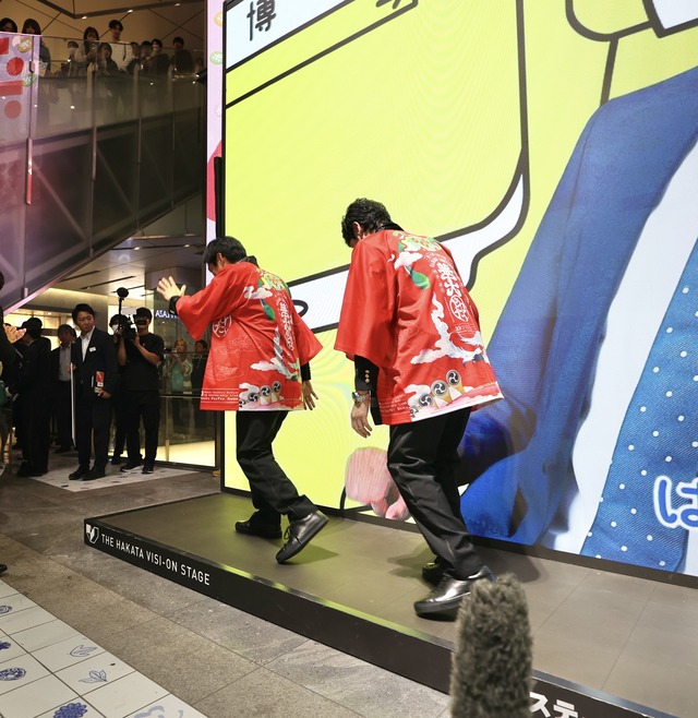 博多華丸・大吉さんがJR博多駅で「華大どんたく」をPR