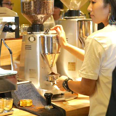 薬院駅近く「manu coffee roasters クジラ店」