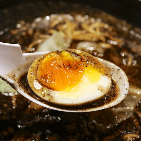 福岡空港「博多焦がし味噌専門 五行」ラーメン滑走路