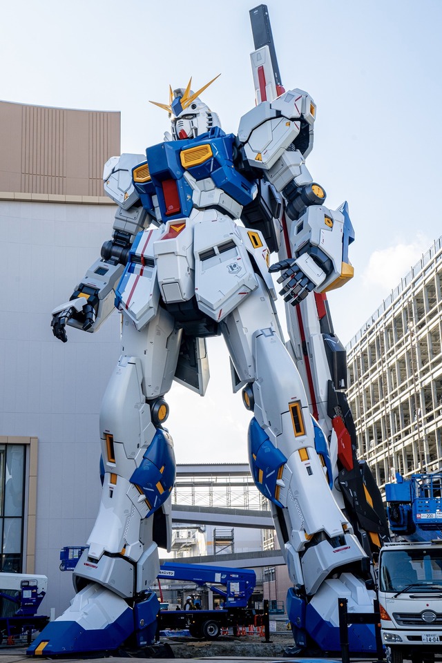 ららぽーと福岡の実物大ガンダム立像「RX-93ffv（ニュー）ガンダム」